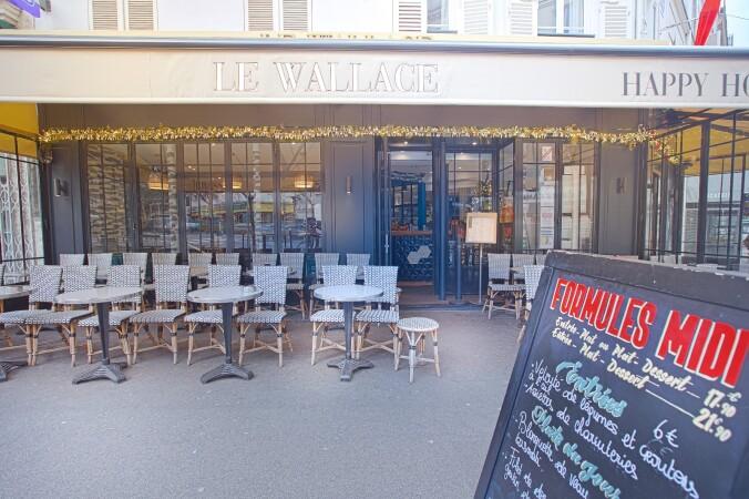 Best Sports Bars in Paris - Brasserie Le Wallace