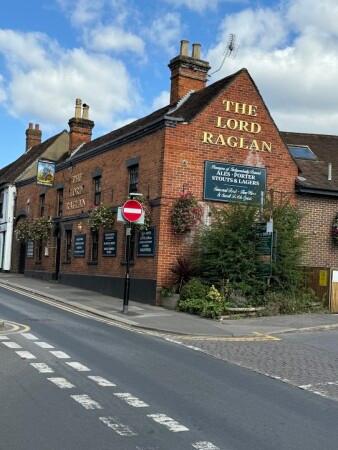 Best Sports Bars in Wokingham - The Lord Raglan
