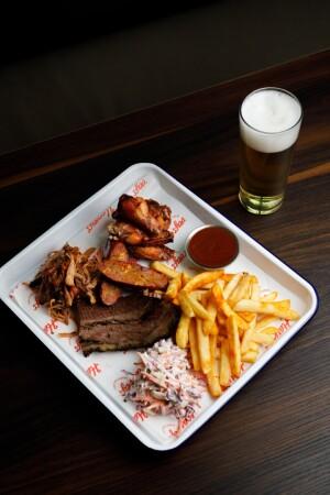 Best Sports Bars in St Kilda - Harvey's Sports Bar & Grill