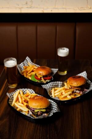 Best Sports Bars in St Kilda - Harvey's Sports Bar & Grill