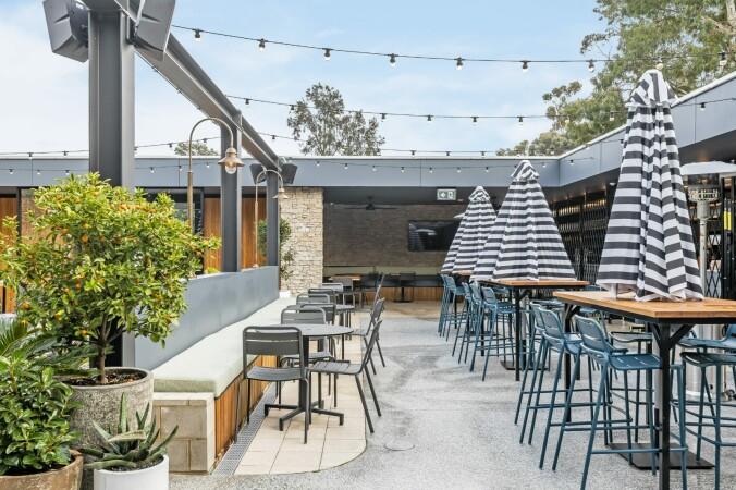 Best Sports Bars in Fairview Park - Blue Gums Hotel