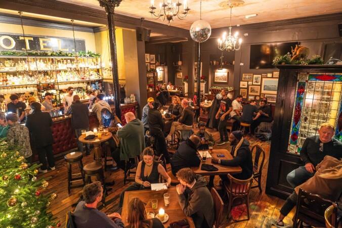 Best Sports Bars in London - Clapton Hart