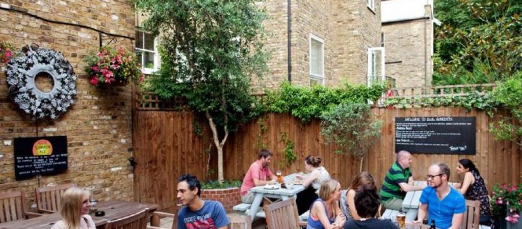 Best Sports Bars in London - Crown & Sceptre