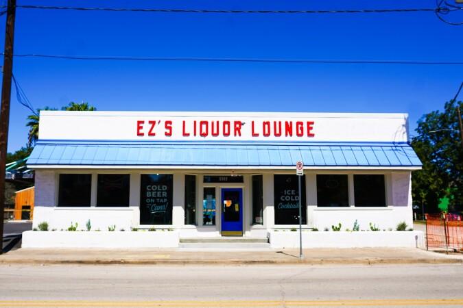 Best Sports Bars in Houston - EZ's Liquor Lounge