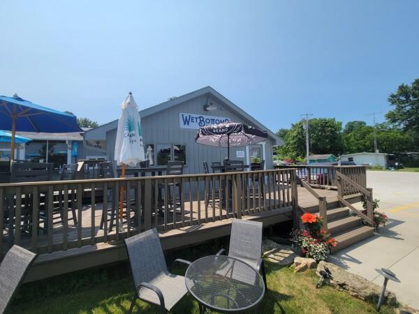 Best Sports Bars in Edgerton - Wet Bottoms Bar & BBQ
