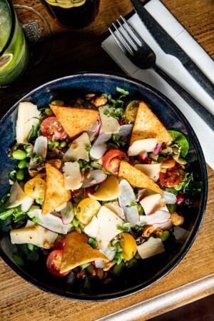 Best Sports Bars in Villeneuve-la-Garenne - Au Bureau Gennevilliers