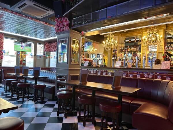 Best Sports Bars in London - Hammersmith Belle