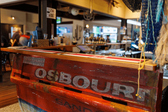 Best Sports Bars in Sandgate - The Full Moon Hotel