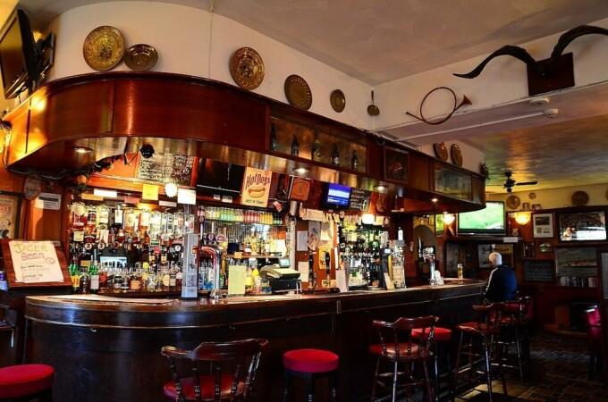 Best Sports Bars in Dumfriesshire - Waverley Bar