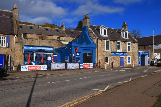 Best Sports Bars in Highland - Guidis(Smugglers)