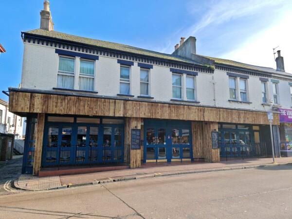 Best Sports Bars in Torbay - The Isaac Merritt