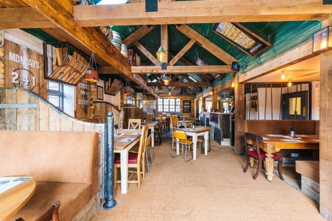 Best Sports Bars in Baldock - Old White Horse Baldock