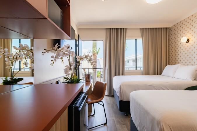 Best Sports Bars in Gladstone Central - The Queens Hotel Gladstone