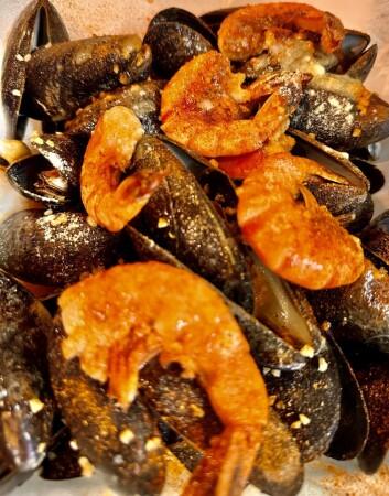Best Sports Bars in Philadelphia - Crabhouse bar and grill