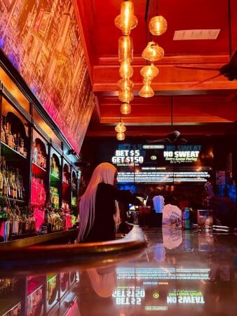 Best Sports Bars in Philadelphia - Crabhouse bar and grill
