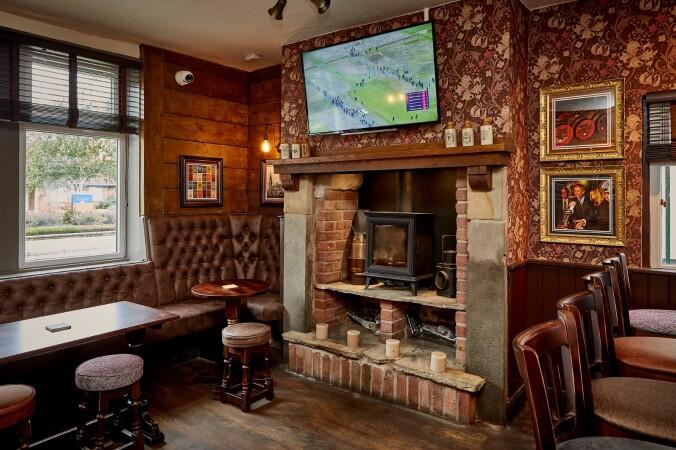 Best Sports Bars in Rochdale - Crown & Shuttle