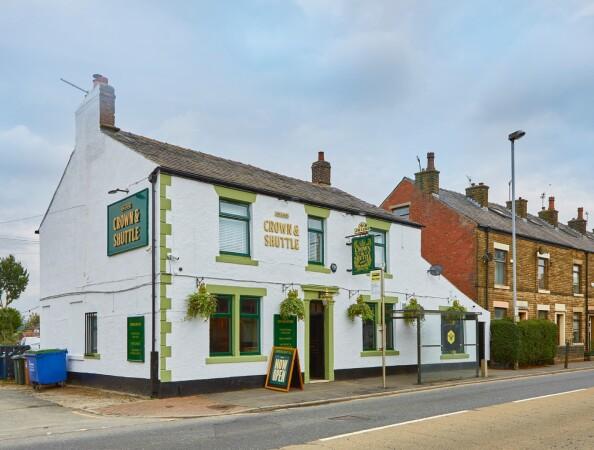 Best Sports Bars in Rochdale - Crown & Shuttle