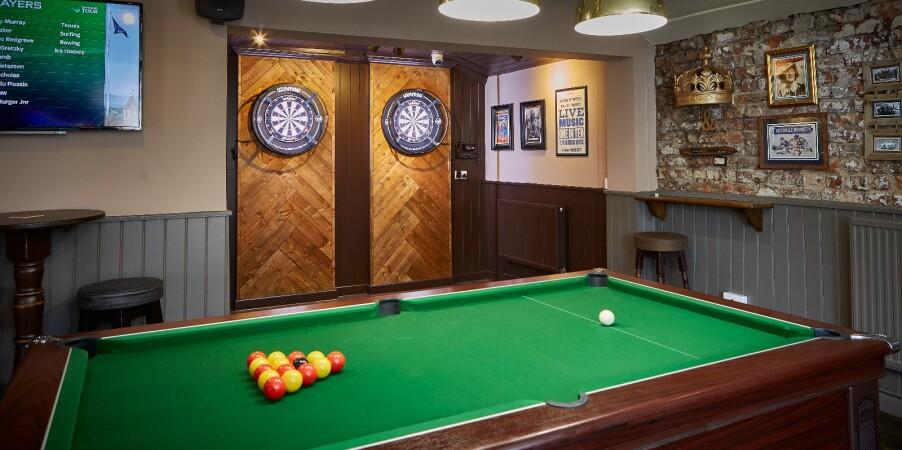 Best Sports Bars in Rochdale - Crown & Shuttle