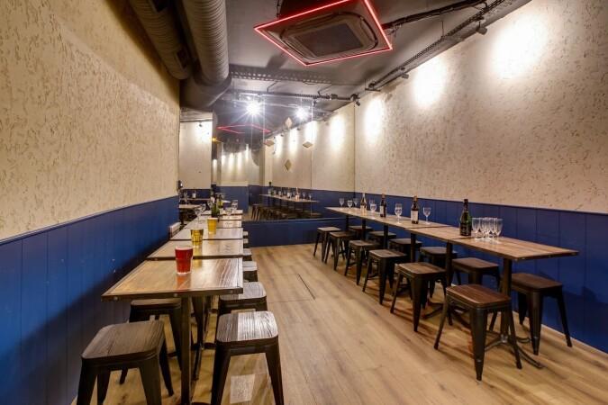 Best Sports Bars in Paris - L'Amphi Beaubourg