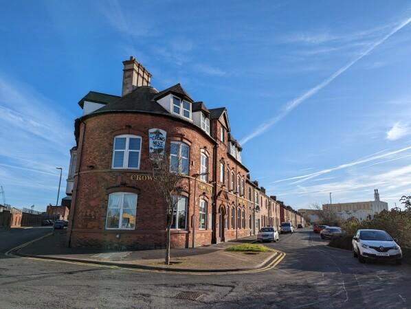 Best Sports Bars in Lancaster - Crows Nest Hotel