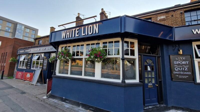 Best Sports Bars in Watford - The White Lion
