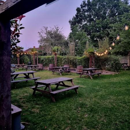 Best Sports Bars in Welwyn Garden City - Pear Tree Inn