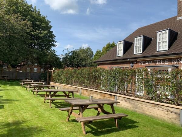 Best Sports Bars in Welwyn Garden City - Pear Tree Inn