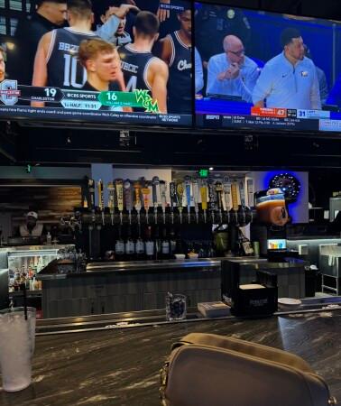 Best Sports Bars in Las Vegas - Flowing Tide Pub - 13