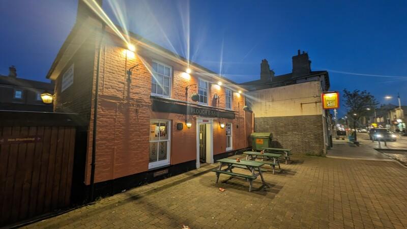 Best Sports Bars in Norfolk - Plough And Sail