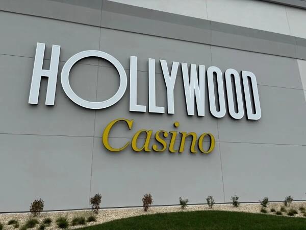 Best Sports Bars in Shorewood - ESPN Bet Bar & Restaurant @ Hollywood Casino Joliet