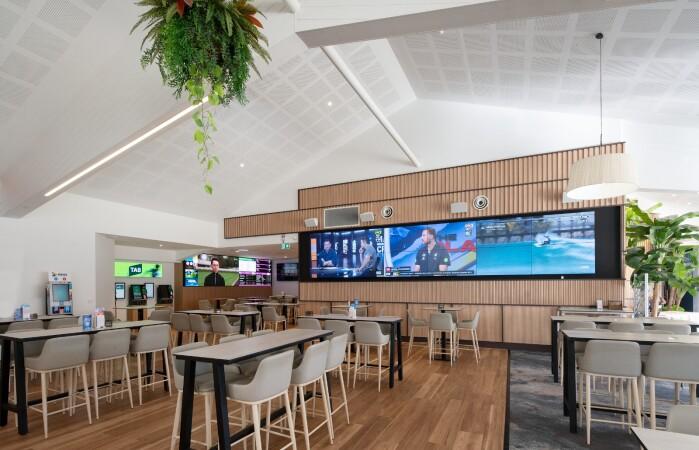 Best Sports Bars in Broadbeach - Broadbeach Bowls Club