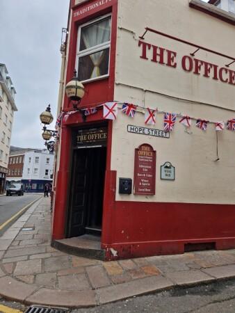 Best Sports Bars in Jersey - The Office Bar