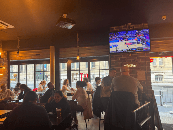 Best Sports Bars in Paris - LE PUB 27