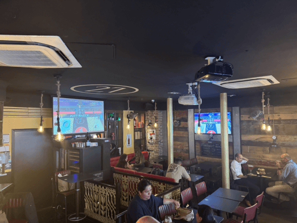 Best Sports Bars in Paris - LE PUB 27