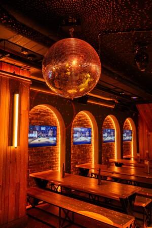 Best Sports Bars in London - BOX Piccadilly