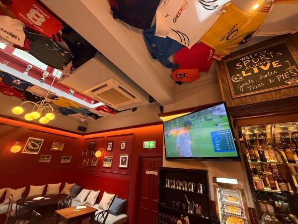 Best Sports Bars in London - The Bull & Egret Covent Garden