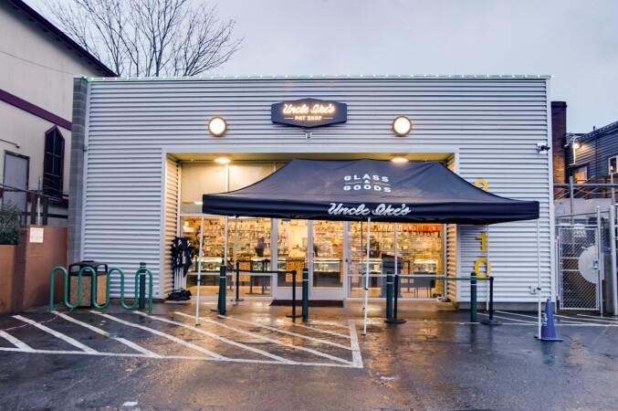 Best Sports Bars in Seattle - Uncle Ike's - Central District