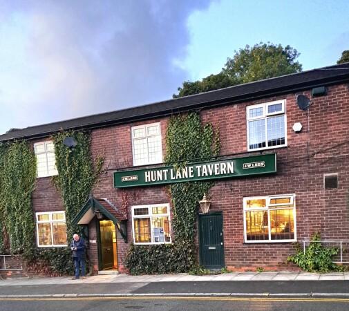 Best Sports Bars in Oldham - Hunt Lane Tavern