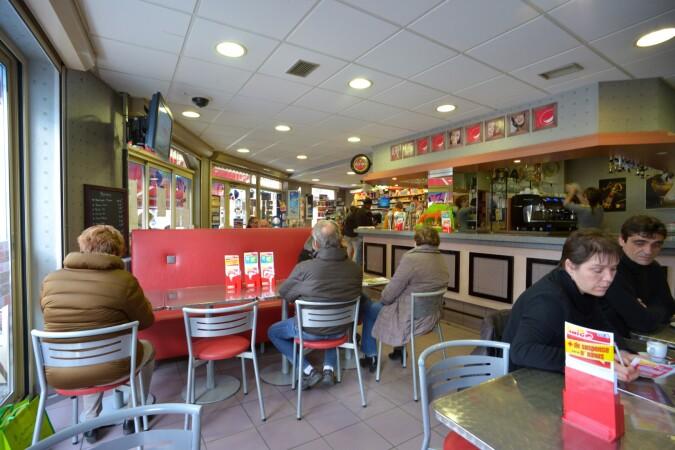 Best Sports Bars in Villers-Sur-Mer - Café De La Poste