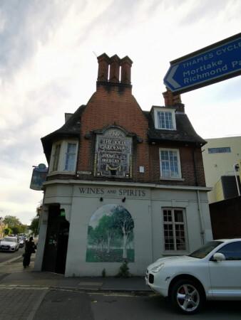 Best Sports Bars in Mortlake - Jolly Gardeners