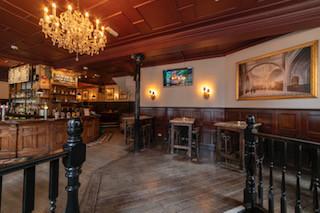 Best Sports Bars in Bank - Golden Fleece