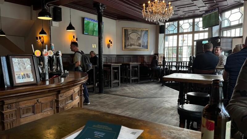 Best Sports Bars in Bank - Golden Fleece