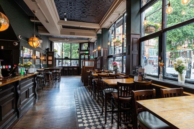 Best Sports Bars in London - Rising Sun