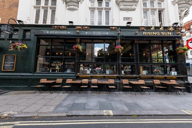 Best Sports Bars in London - Rising Sun