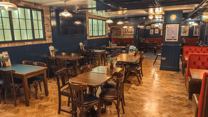 Best Sports Bars in London - The Monument