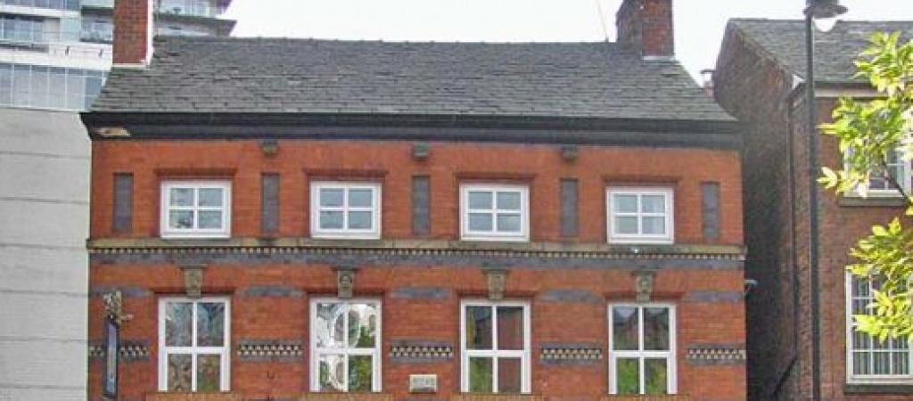 Best Sports Bars in Salford - Rovers Return