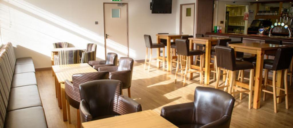 Best Sports Bars in Horsham - The Holbrook Club