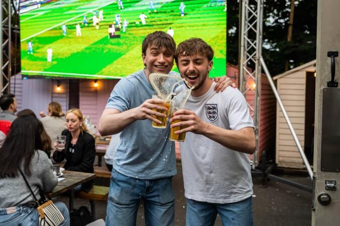 Best Sports Bars in London - The Rose Pub and Kitchen