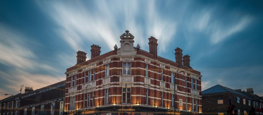 Best Sports Bars in London - The Wheatsheaf