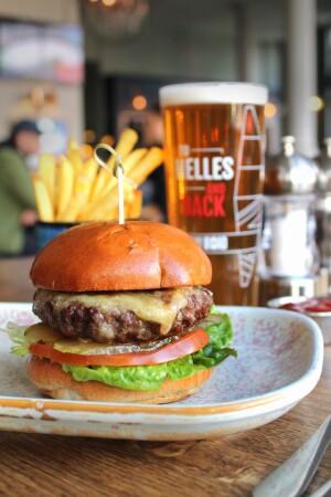 Best Sports Bars in Fulham - The Kings Arms (by Putney Bridge)